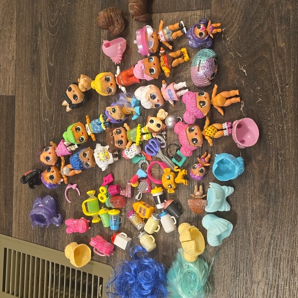 OMG LOL DOLL LOT surprise tots pets ++++ accessories and more - Picture 1 of 4